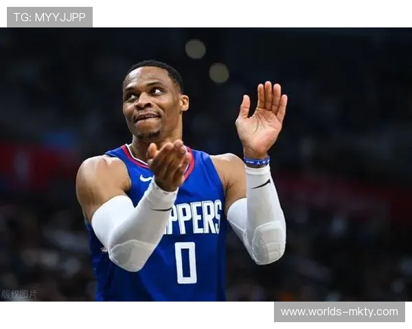 威少鲍威尔受旧主热烈欢迎，联盟温情时刻闪现