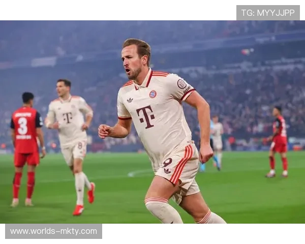 凯恩热身时指导年轻球员，拜仁更衣室领袖作用凸显