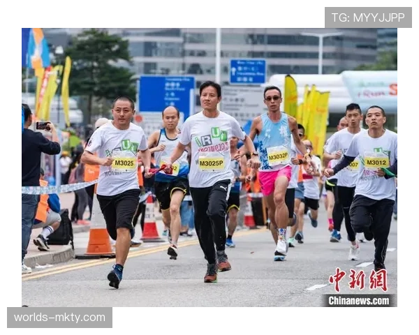 “伦敦马拉松成功举办，逾四万名跑者参与并刷新赛事筹款纪录”